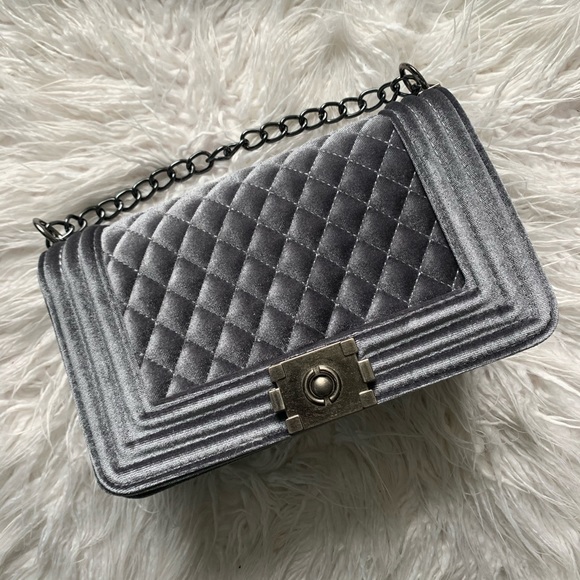 Grey/Silver Velvet Quilted Purse / Messenger Bag - Picture 2 of 8